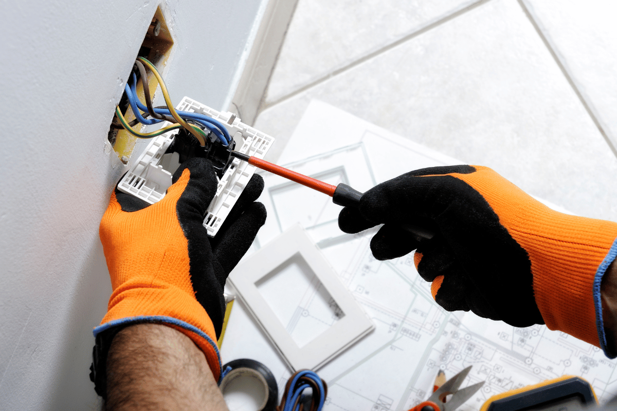 صيانة كابلات كهرباء المنازل