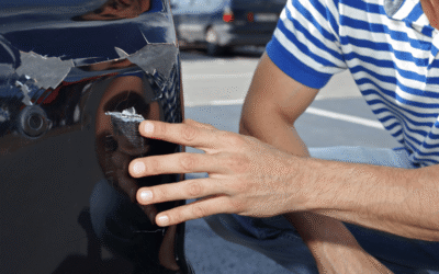 Auto parcheggiata danneggiata da sconosciuto: come comportarsi